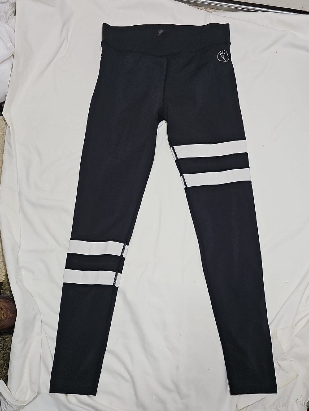 KAPOW Meggins Black Athletic Leggings with Contrast Accents - Picture 7 of 11